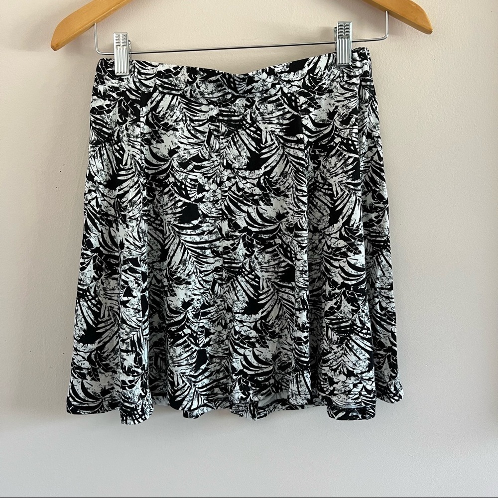 American Eagle Outfitters Black & White Pattern Skirt | NWT | One Size